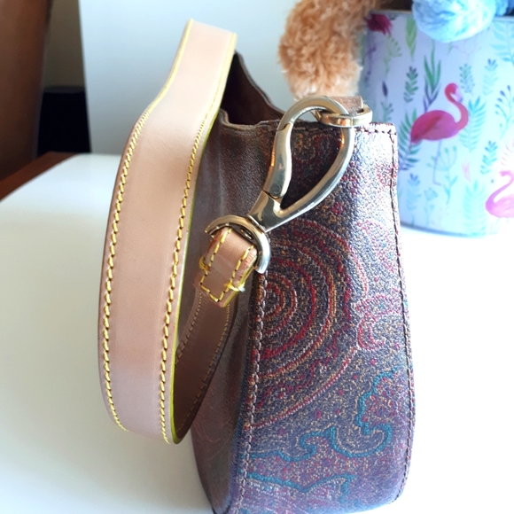 Luxury Style Small Shoulder Bag - Picture 2 of 8